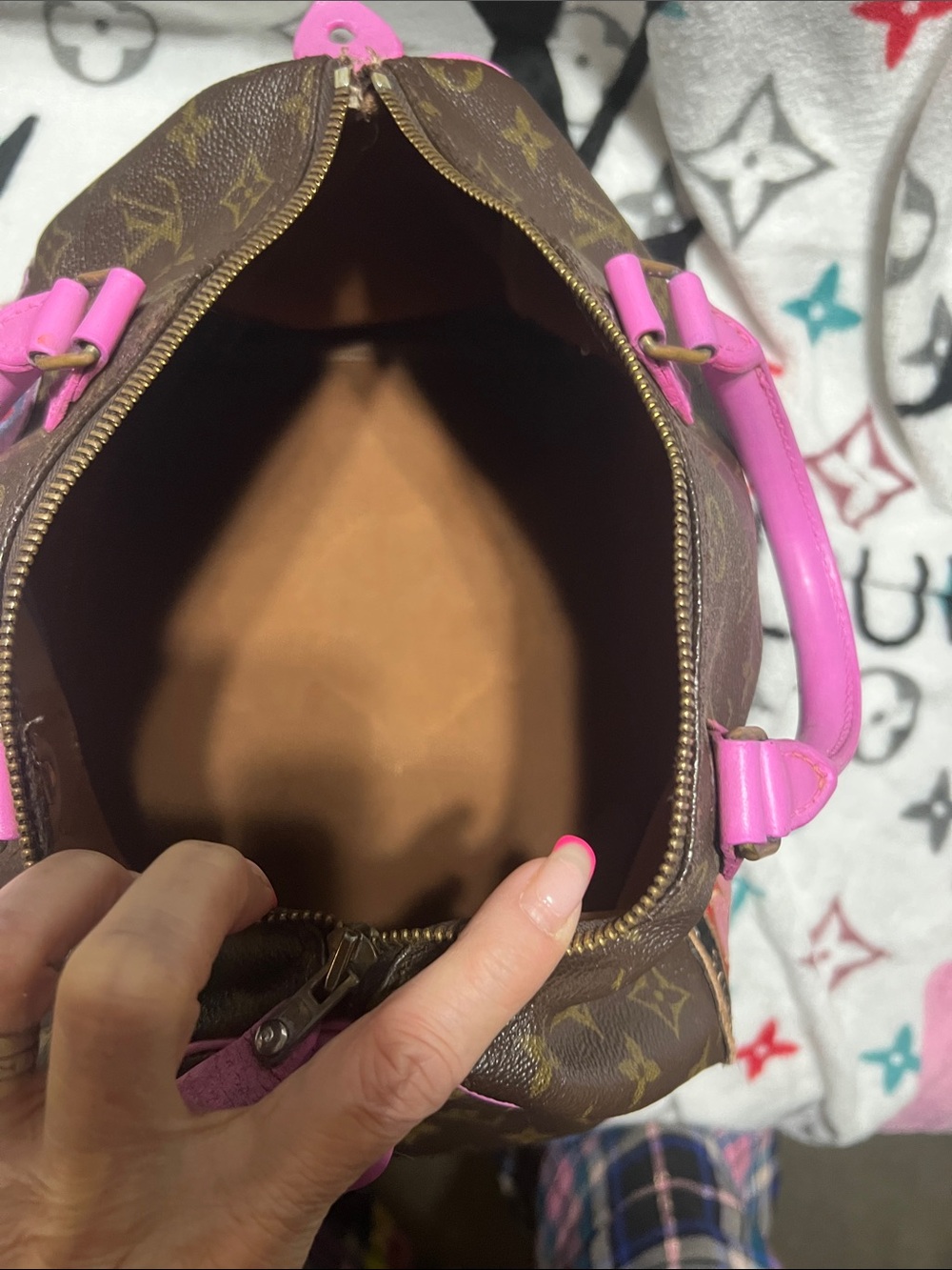 Louis Vuitton Brown Monogram speedy 30 Satchel with Pink Trim and Patches - Picture 6 of 7